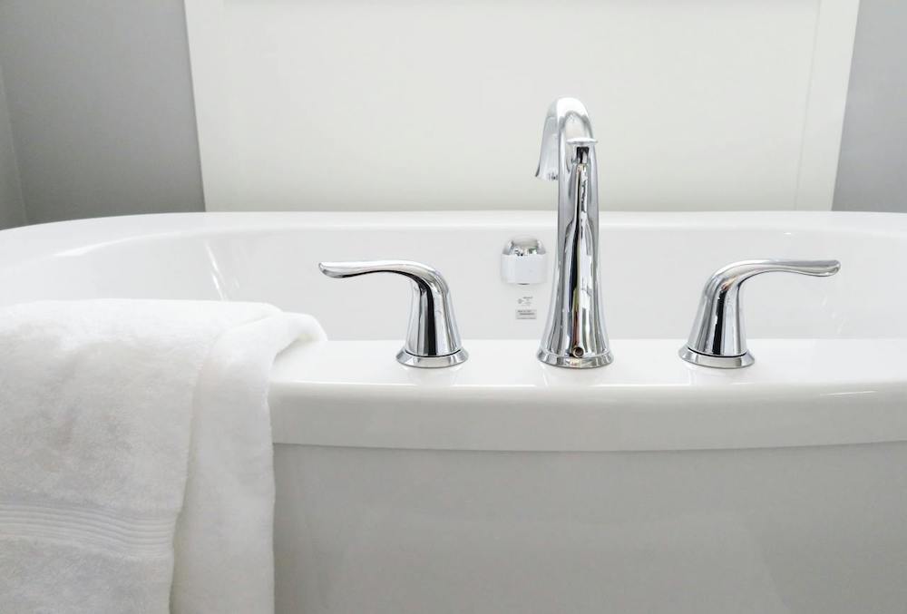 What Types of Bathtubs Can You Use for a Small Bathroom Remodeling?
