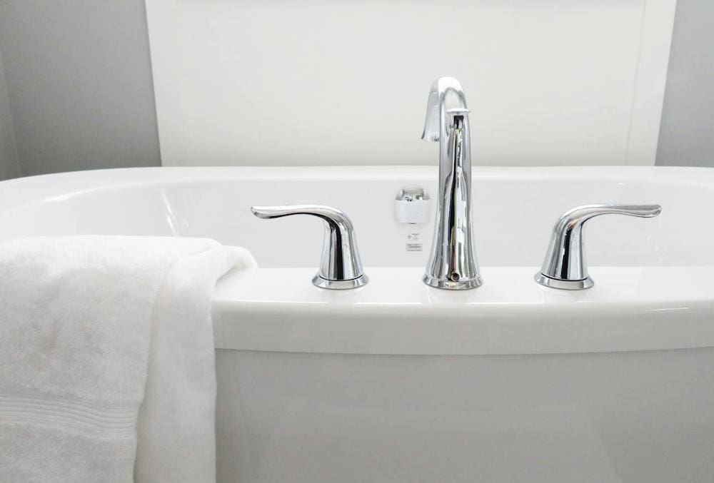What Types of Bathtubs Can You Use for a Small Bathroom Remodeling?